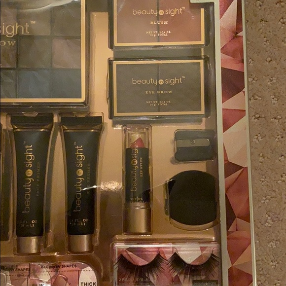 NWT 37 piece makeup set - Picture 5 of 6
